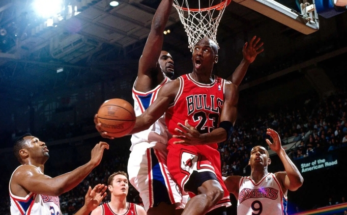 Lue: 'Michael Jordan bug�n oynasa 45 say� ortalama yakalard�'