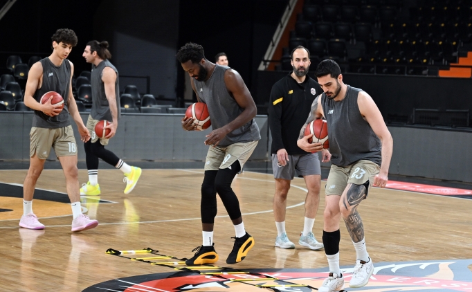 Mersin Spor Kul�b�, Fenerbah�e deplasman�na haz�rlan�yor