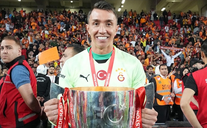Icardi'den Muslera'ya mesaj; 'Bir y�l daha kal'