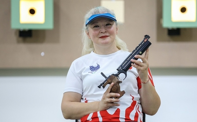 Milli para at�c� Aysel �zgan, g�m�� madalya kazand�