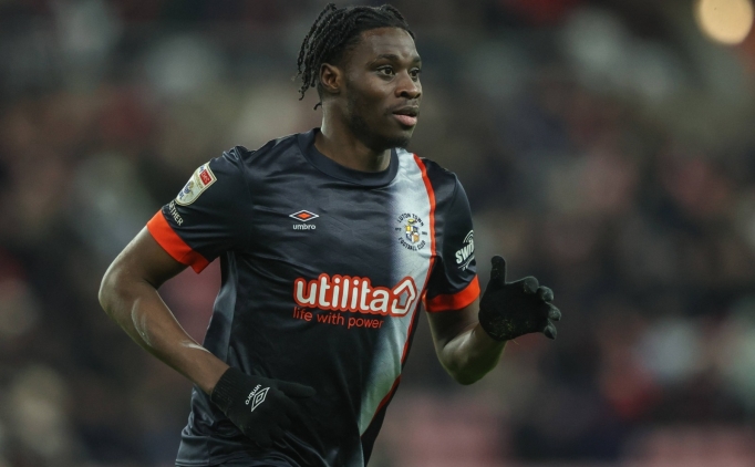 Trabzonspor'da Onuachu'nun yan�na Adebayo!