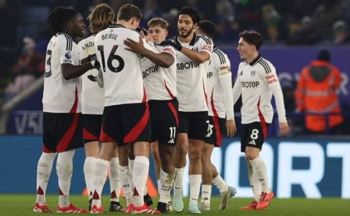 Fulham, deplasmanda iki golle gld