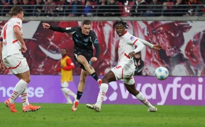 Bayer Leverkusen 2-2'yi tutamad�, seri bozuldu