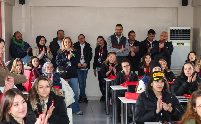 �ampiyon pilotlar, 30 kad�n co-pilotu pistlere haz�rlad�