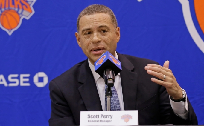 Kings, Scott Perry'yi GM olarak i�e almak �zere