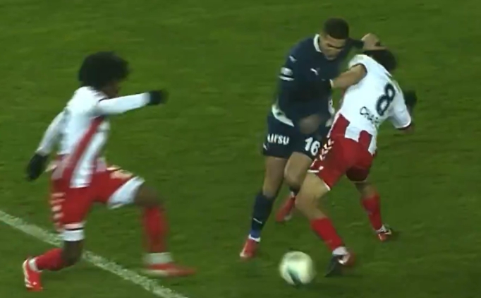 Fenerbah�e penalt� bekledi; o pozisyon