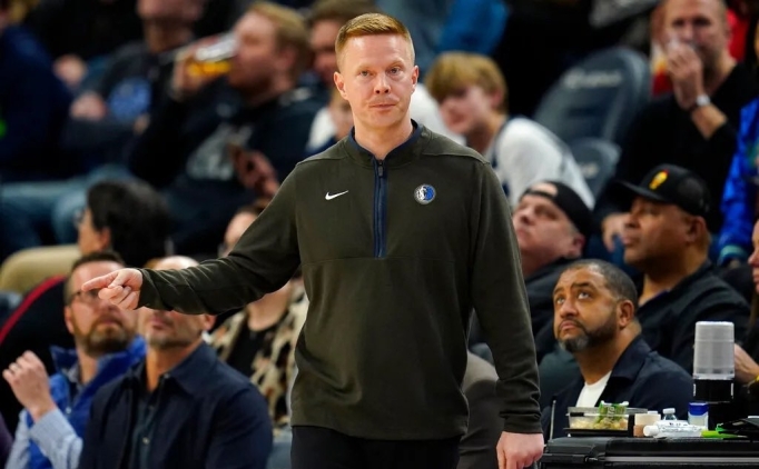 Sean Sweeney, Mavs'den ayr�l�p Spurs'e kat�ld�