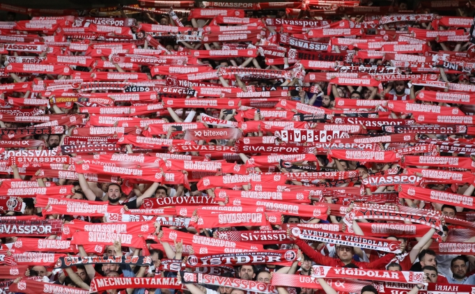 Sivasspor'dan kad�nlara ve lise ��rencilerine jest