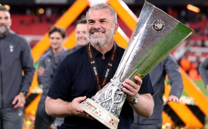 ngilizler, Postecoglou'yu 'kahraman' ilan etti