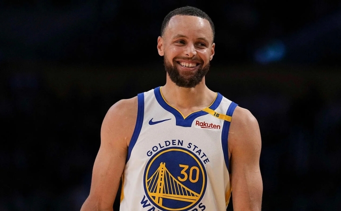 Curry'den g�ven mesaj�: 'Kimli�imize g�veniyorum, panik yok'
