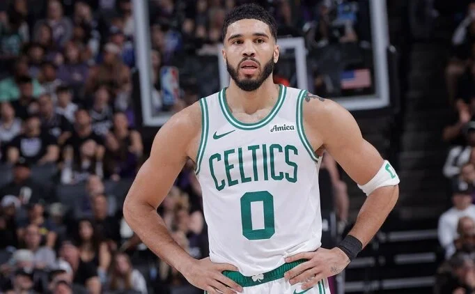 Tatum korkuttu, bile�i burkulunca oyunu terk etti