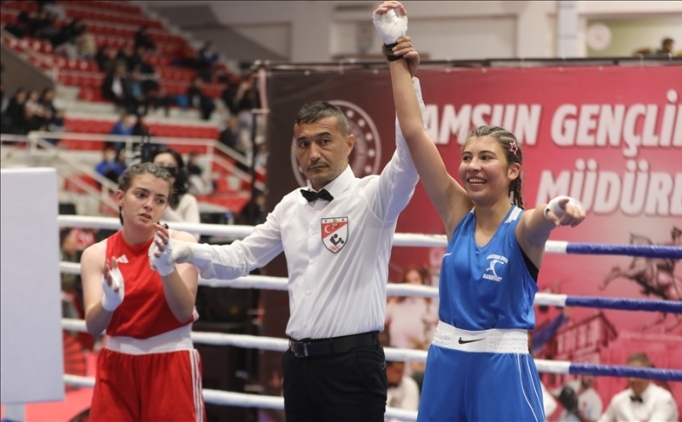 Samsun'da 22 Ya� Alt�, Gen� ve Y�ld�z Kad�nlar T�rkiye Boks �ampiyonas� devam ediyor