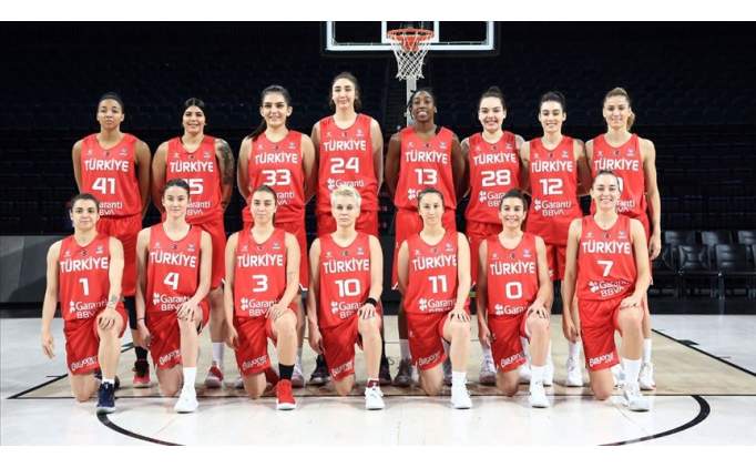 A Milli Kad�n Basketbol Tak�m�m�z zaferin pe�inde