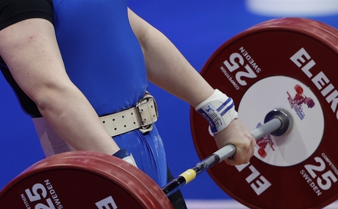 Gen� milli halterci Engin Kara'dan 2 bronz madalya!