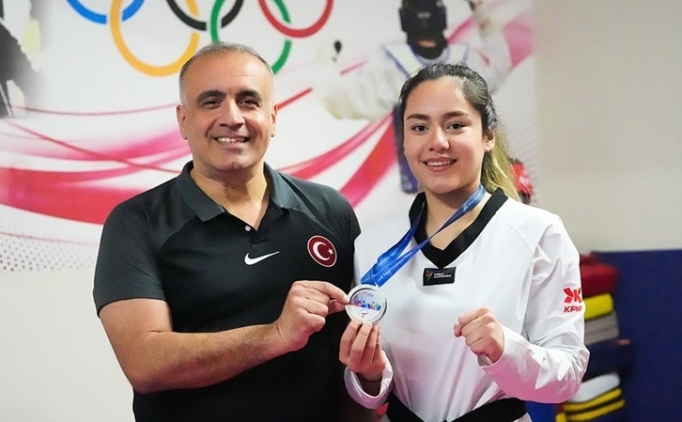 Sude Yaren Uzun�avdar'dan bronz madalya!