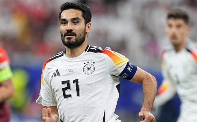 Mevl�de Gen� Madalyas�'n�n sahibi �lkay G�ndo�an