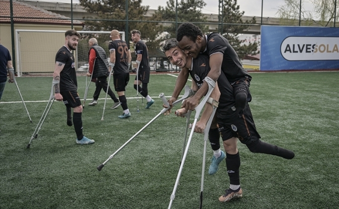 Ampute Futbol �ampiyonlar Ligi heyecan� Ankara'da ba�lad�