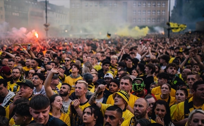 Almanya'da taraftarlardan Ba�bakan'a tepki