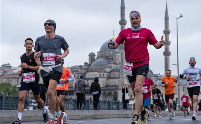 �stanbul Yar� Maratonu'nda birincili�i Kenyal� atletler kazand�