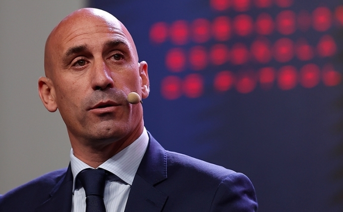 �spanya'da kad�n futbolcuyu �pen eski federasyon ba�kan�na para cezas�