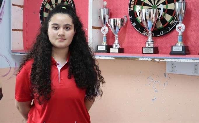 Milli dart Zehra Gemi, ngiltere'de altn madalya kazand