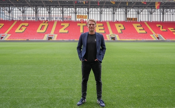 G�ztepe Kul�b� Ba�kan� Rasmus Ankersen, kul�b�n 100. y�l�n� kutlad�