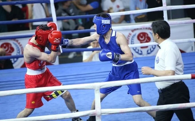 Antalya'da kick boks ampiyonasnda 4 hakem yaraland