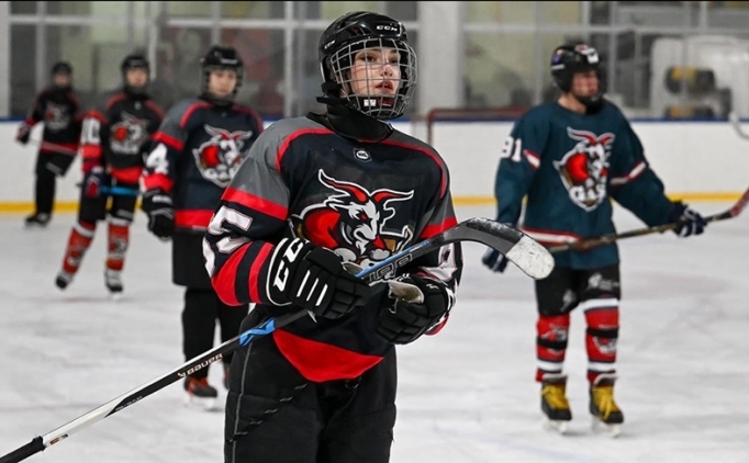 Buz Hokeyi Kadnlar Sper Ligi'nde yar final mcadelesi balad