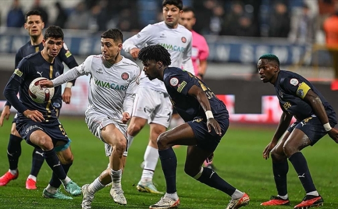 Sper Lig'de Hali Derbisi: Karagmrk - Kasmpaa