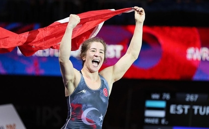 Yasemin Adar Yi�it'dan g�m�� madalya