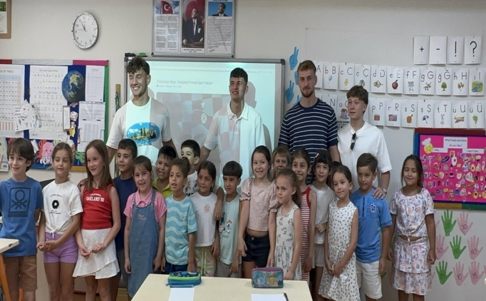 Trabzonsporlu gen�ler Marmaris'te ��rencilerle bulu�tu