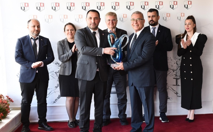 TSYD �zmir �ubesi Ko�usu'nda zafer Birdwood'un