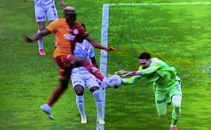 Galatasaray, VAR incelemesiyle penalt� kazand�!