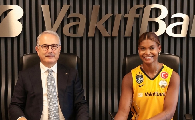 Vak�fBank, Lorenne Teixeira'y� kadrosuna katt�