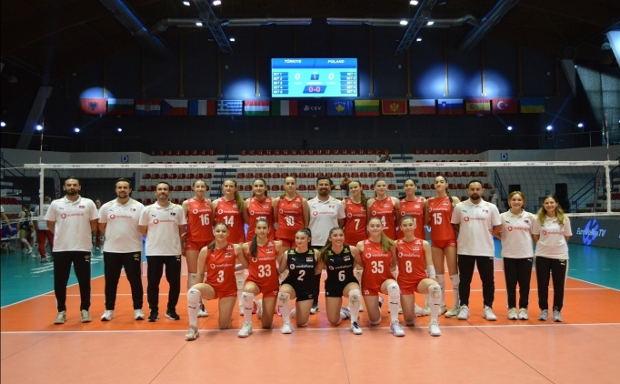 16 Ya� Alt� K�z Voleybol Milli Tak�m�, Avrupa �ampiyonas�'nda ikinci oldu