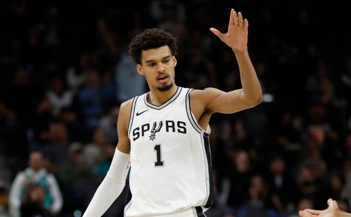 Wembanyama parkelere d�nd�, 'sahada harika g�r�nd�'