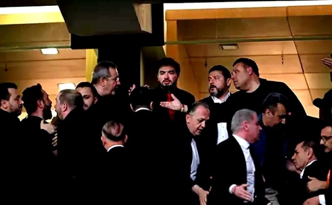 Konya'da Dursun �zbek'e a��r tepki!