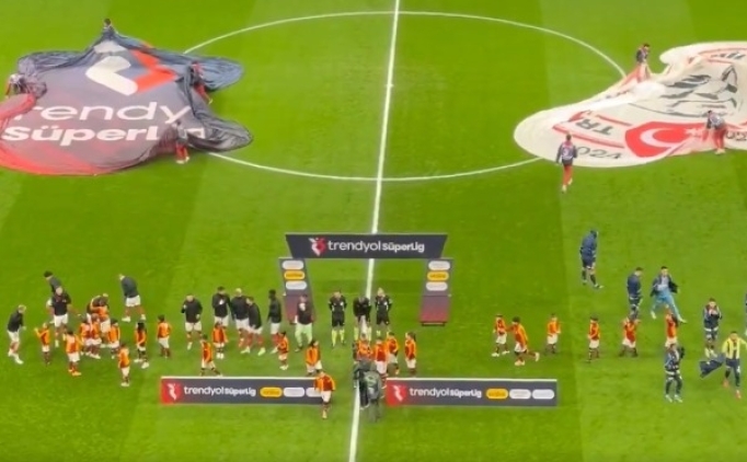 Derbi ncesi iki takm oyuncular selamlamad