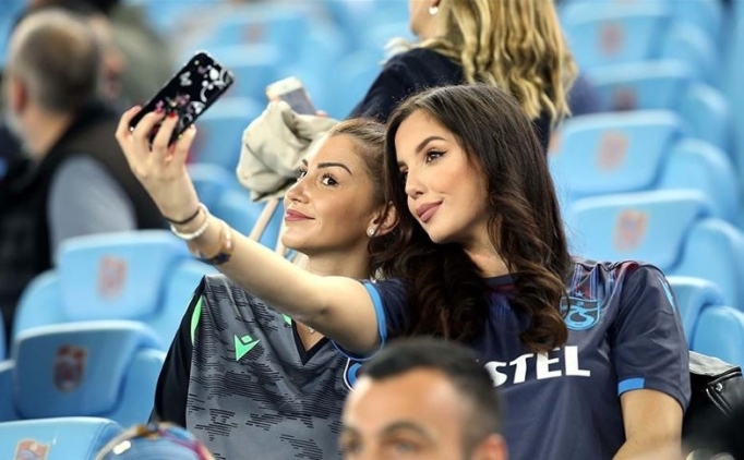 Kad�nlar G�n�'ne �zel ma�lara pankartla ��k�lacak