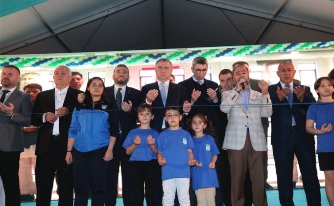 Bakan Bak: 'Spor devrimi ya�an�yor'