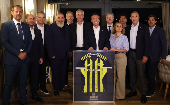 Fenerbahe, Feyenoord heyetini yemekte arlad