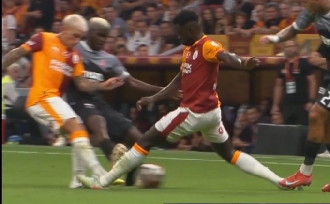 Galatasaray-Fatih Karagmrk manda VAR'dan krmz kart!