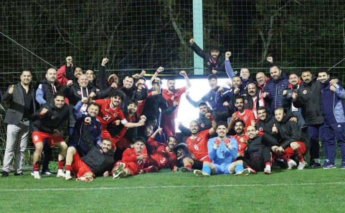 Deaflympics'te futbol, hentbol ve voleybol milli takmlar madalya avnda