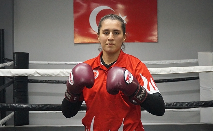 Gen� kick boks�u Ya�mur, Avrupa'daki ba�ar�s�n� b�y�kler kategorisine ta��may� hedefliyor