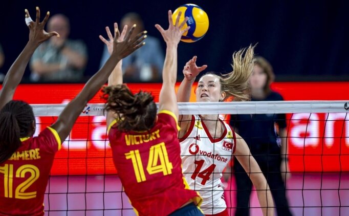 U22 Kad�n Milli Voleybol Tak�m�, �spanya'ya direnemedi