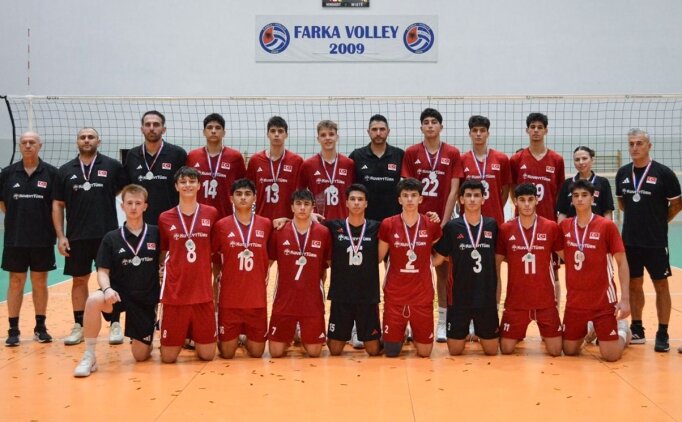 17 Ya� Alt� Erkek Milli Voleybol Tak�m�, Balkan �ampiyonas�'nda ikinci oldu
