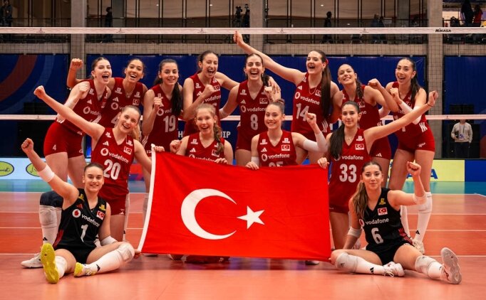 17 Ya� Alt� Kad�n Milli Voleybol Tak�m� �ekya'y� 3-0 yendi