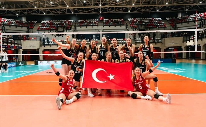 17 Ya� Alt� Kad�n Milli Voleybol Tak�m� yar� finale y�kseldi