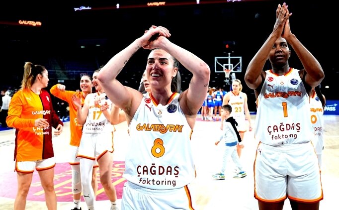 Galatasaray, final a�k�na parkede