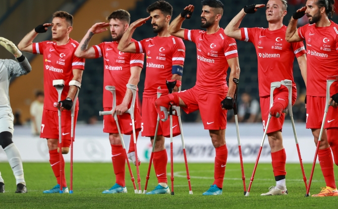 Ampute Futbol D�nya Kupas� el de�i�tirdi